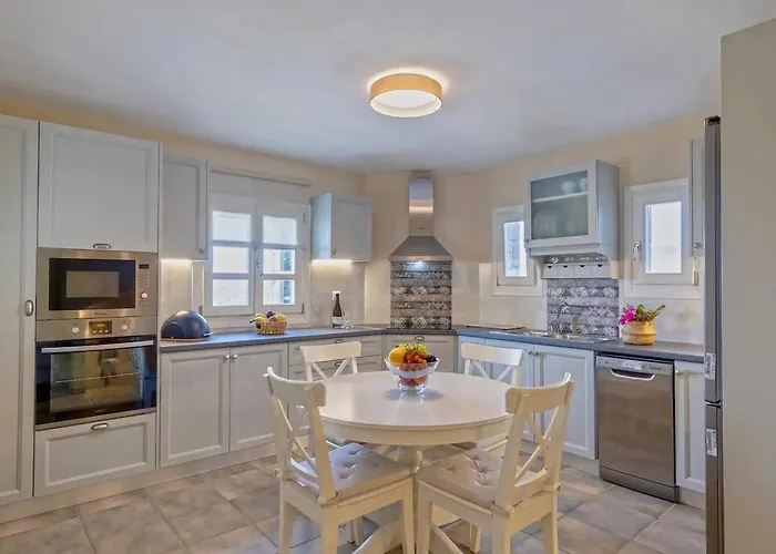 Villa Stelios-korina With Pool And Stunning View In Syros Posidonia